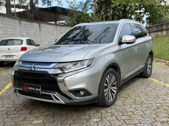 MITSUBISHI OUTLANDER 3.0 MIVEC V6 GASOLINA HPE-S AWD AUTOMÁTICO MITSUBISHI OUTLANDER 3.0 MIVEC V6 GASOLINA HPE-S AWD AUTOMÁTICO